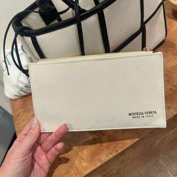 Bottega Veneta Black and White Tote - Picture 5 of 11